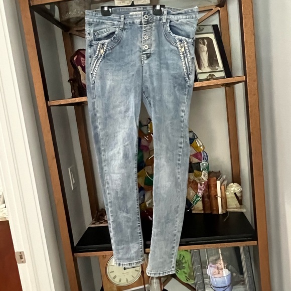 Cropped pants and tee shirt - Picture 2 of 2